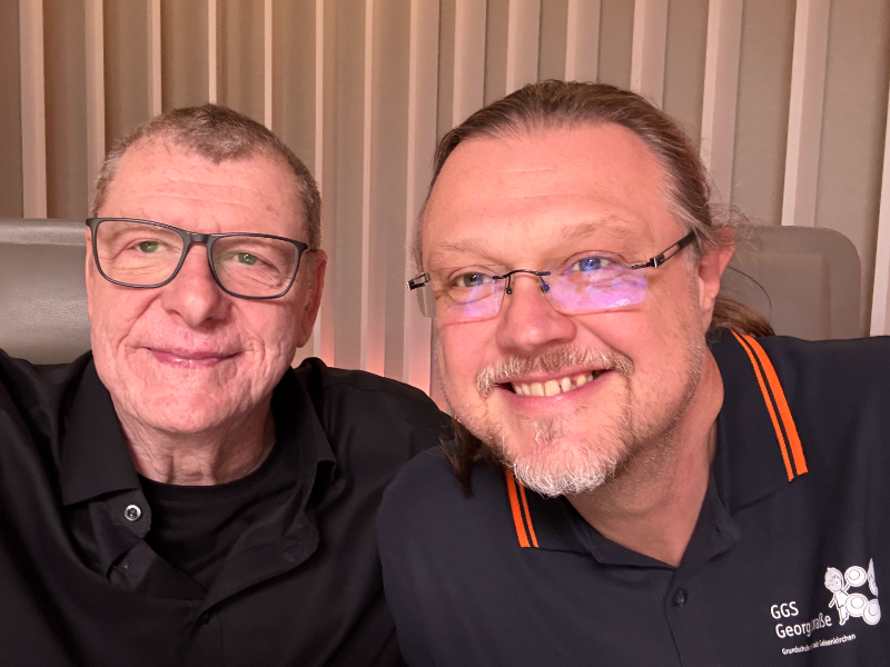 Peter Patten und Christian Spiegel, Schulleiter der Grundschule Georgstraße, Piratenschule im Studio